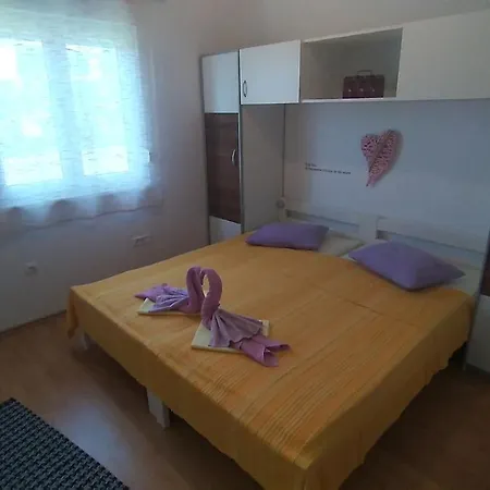 Ana Apartamento